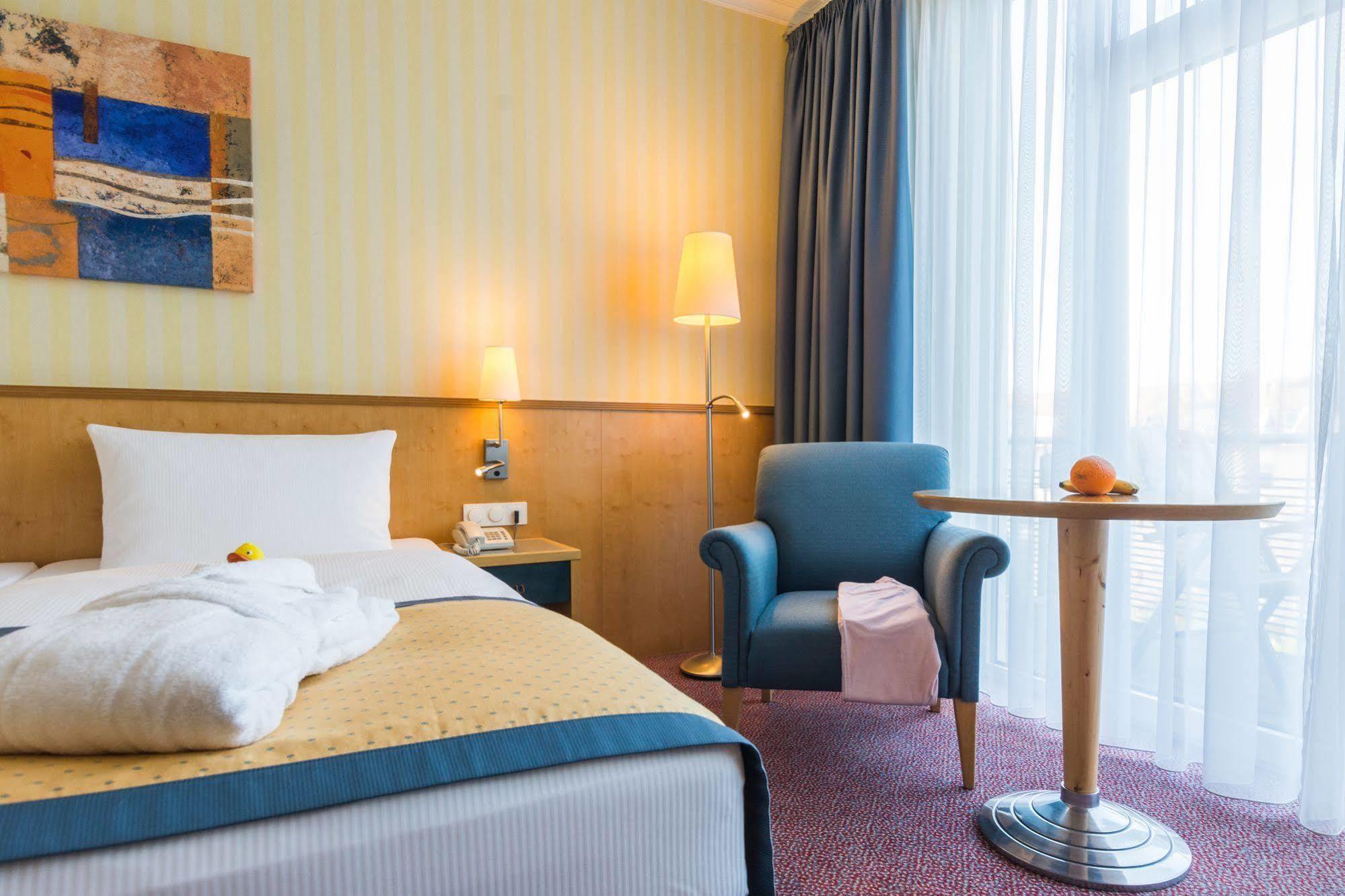 Strand-Hotel Huebner Rostock Eksteriør bilde