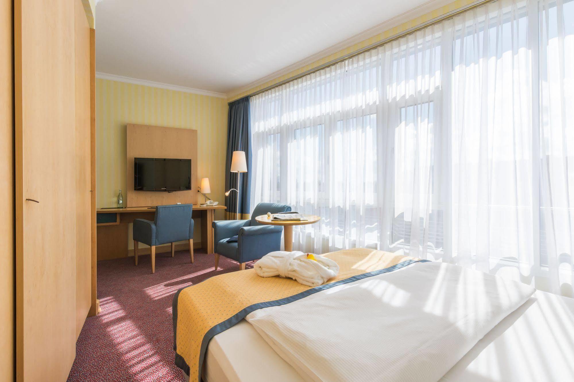 Strand-Hotel Huebner Rostock Eksteriør bilde